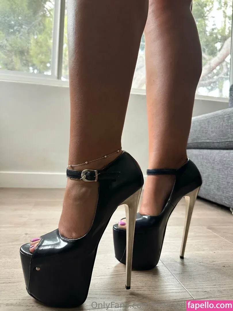 marriedandheelsof Onlyfans Photo Gallery 