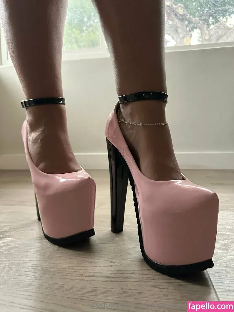 marriedandheelsof Onlyfans Photo Gallery 