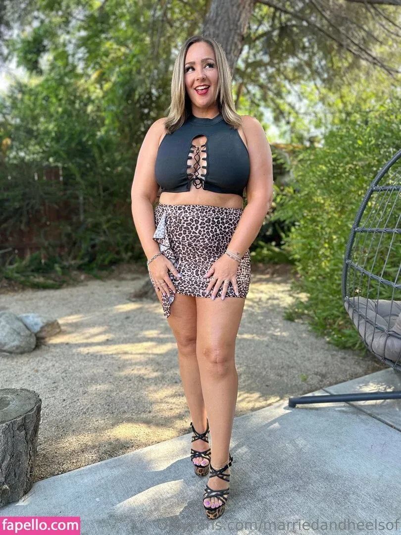 marriedandheelsof Onlyfans Photo Gallery 