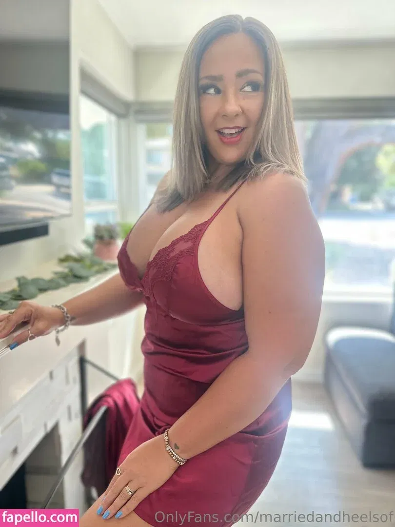 marriedandheelsof Onlyfans Photo Gallery 