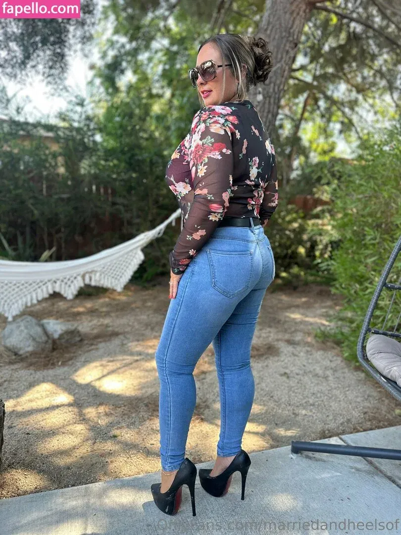 marriedandheelsof Onlyfans Photo Gallery 