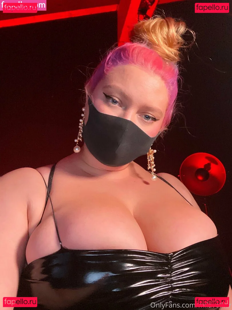 milavolker Onlyfans Photo Gallery 