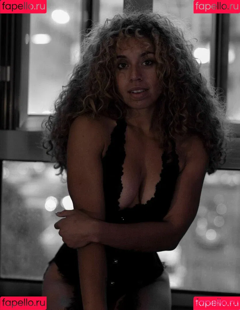 chelly.pop Onlyfans Photo Gallery 