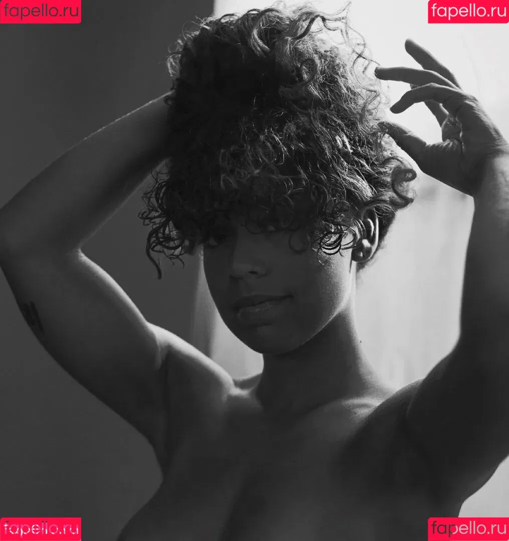 chelly.pop Onlyfans Photo Gallery 
