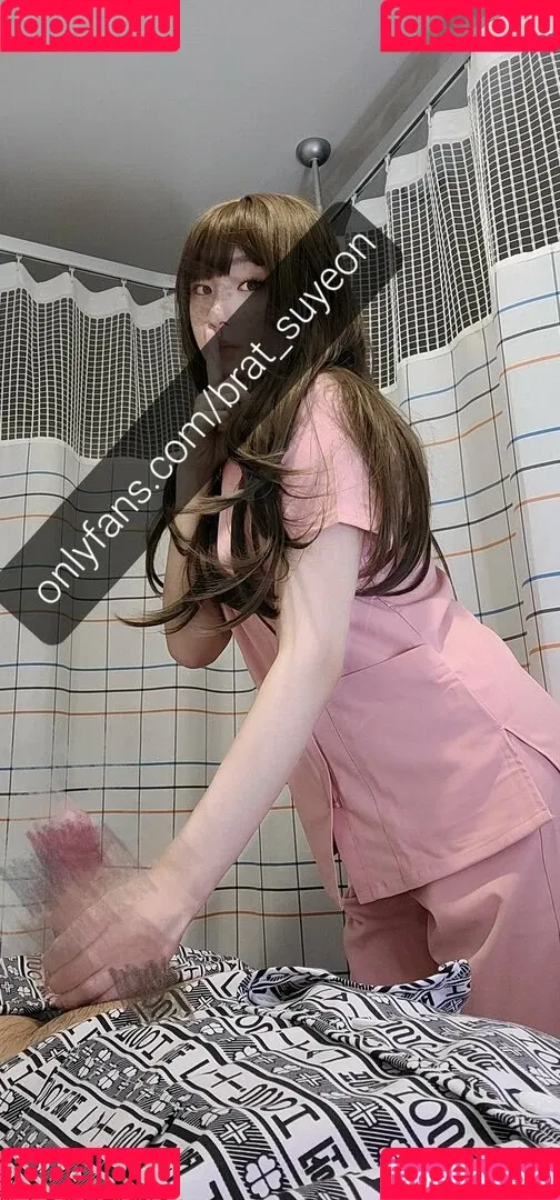 BratSuyeon Onlyfans Photo Gallery 