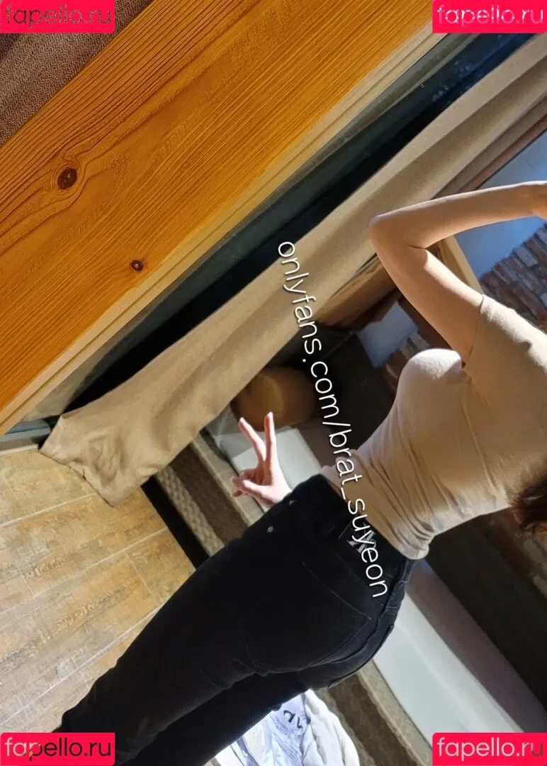 BratSuyeon Onlyfans Photo Gallery 