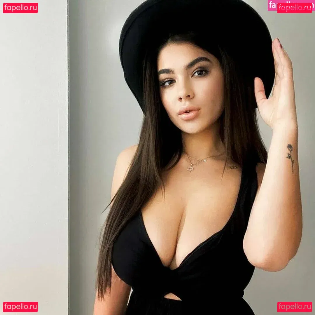 Hyunji 현지 Onlyfans Photo Gallery 