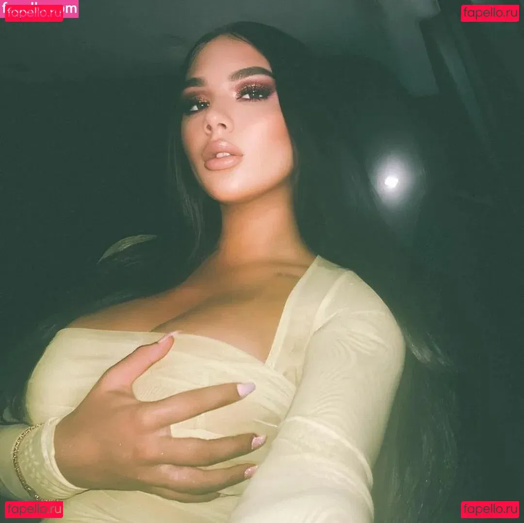 Hyunji 현지 Onlyfans Photo Gallery 