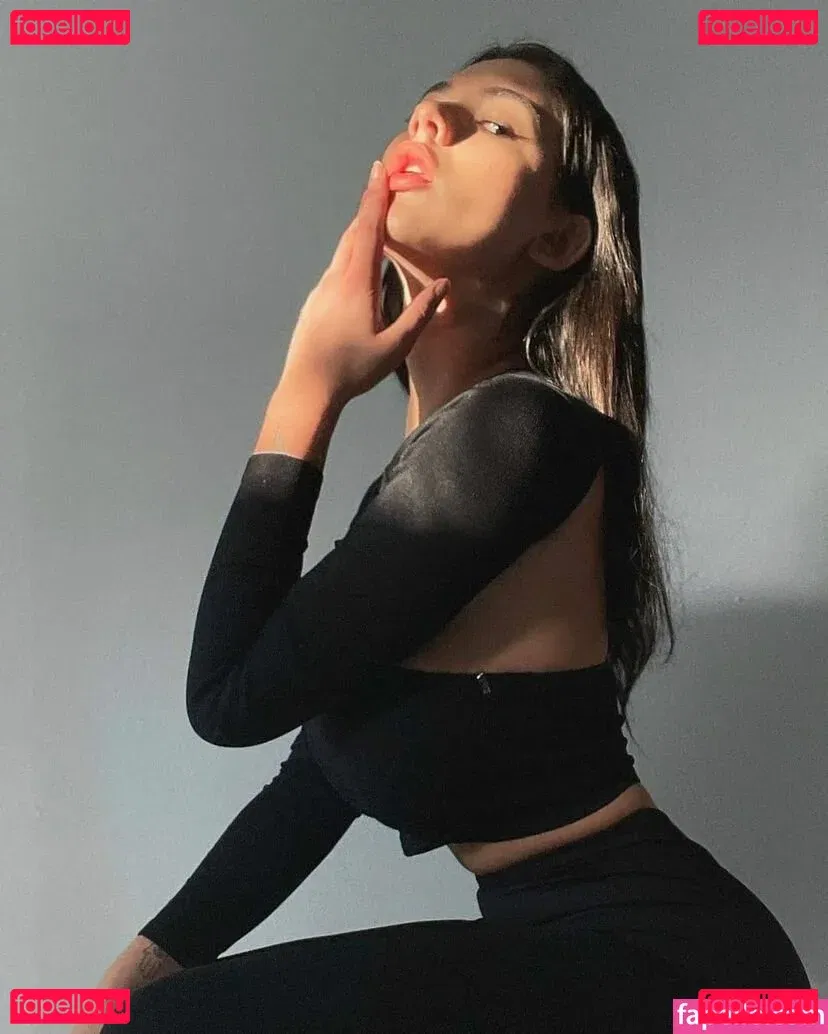 Hyunji 현지 Onlyfans Photo Gallery 