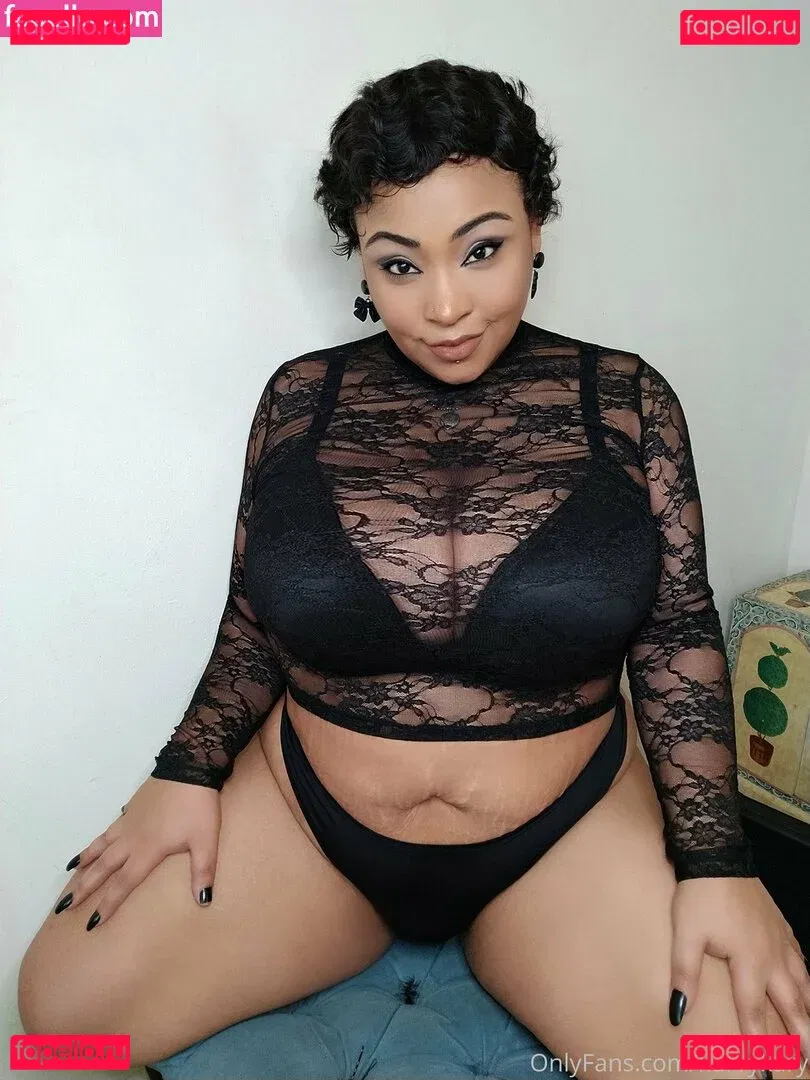 kurvykary Onlyfans Photo Gallery 