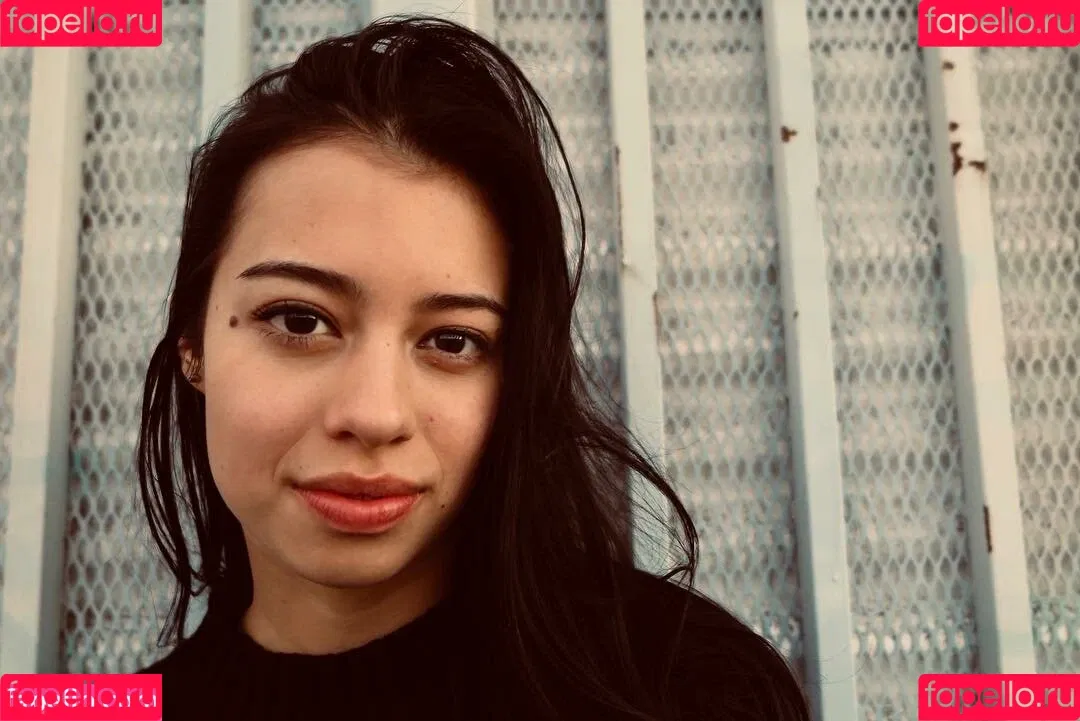 Amber Midthunder Onlyfans Photo Gallery 