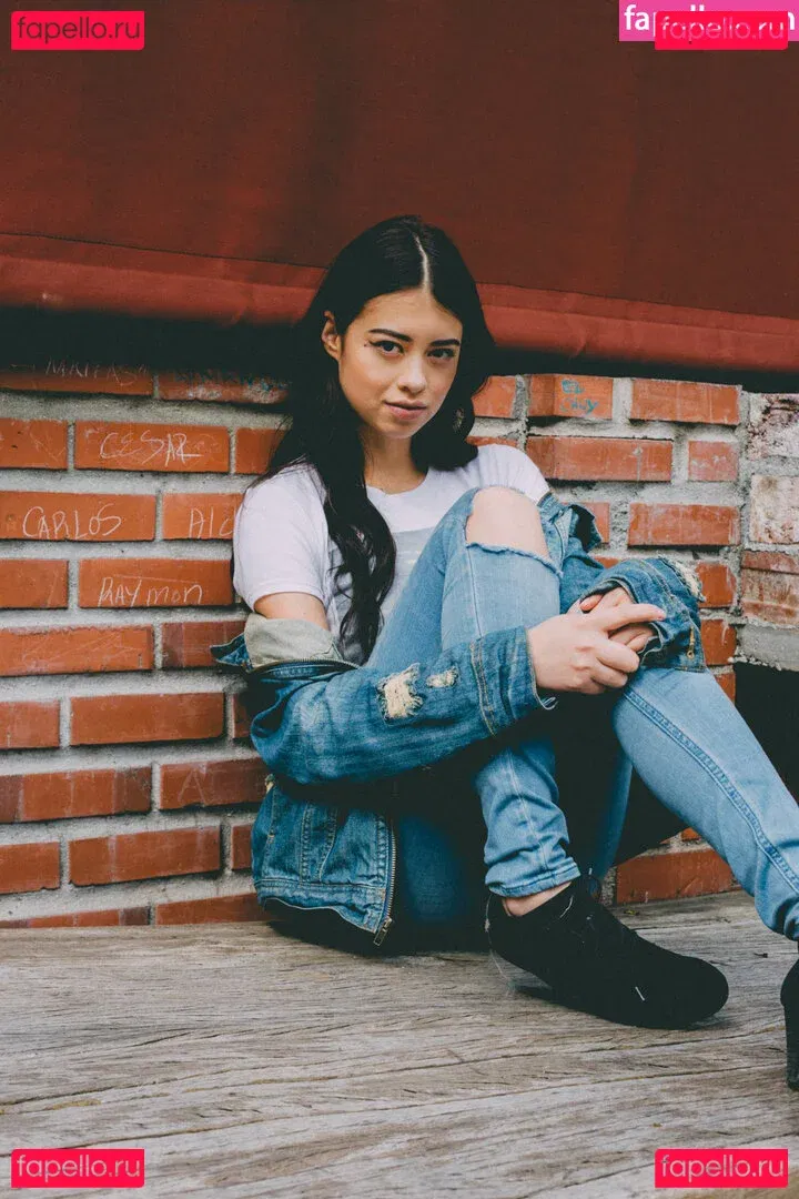 Amber Midthunder Onlyfans Photo Gallery 