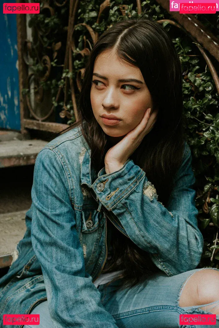 Amber Midthunder Onlyfans Photo Gallery 