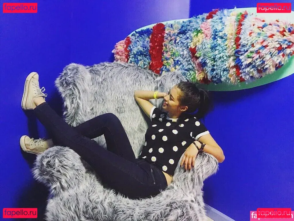 Amber Midthunder Onlyfans Photo Gallery 