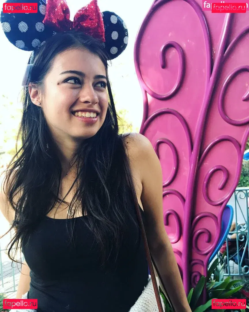 Amber Midthunder Onlyfans Photo Gallery 