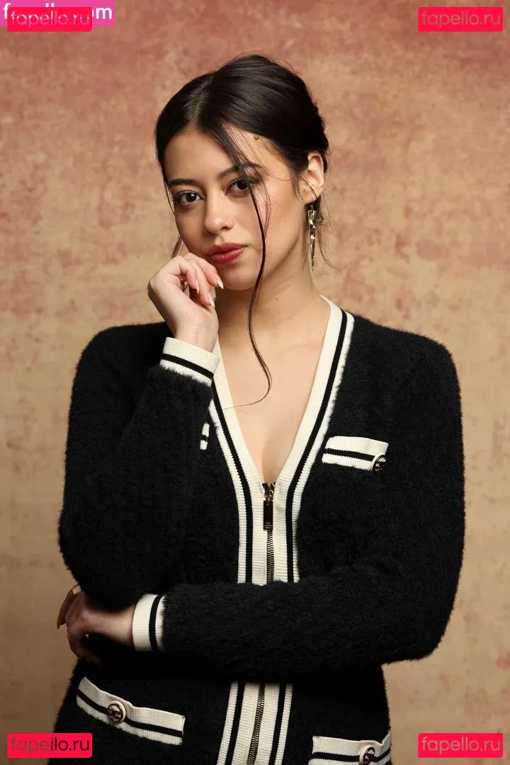 Amber Midthunder Onlyfans Photo Gallery 