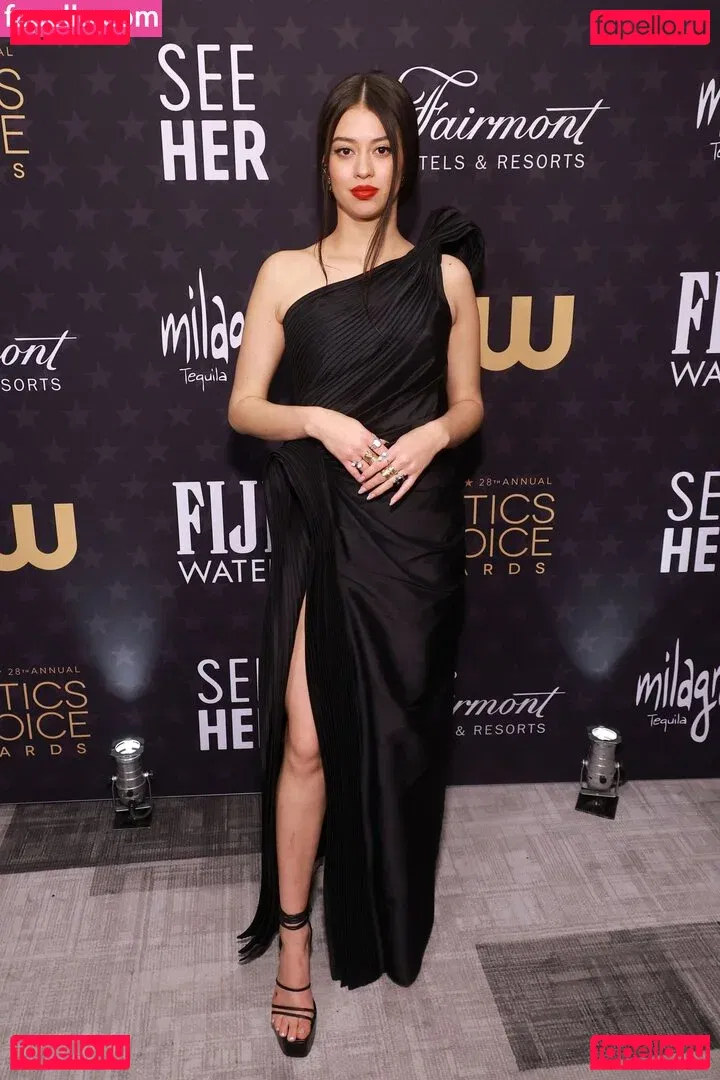 Amber Midthunder Onlyfans Photo Gallery 