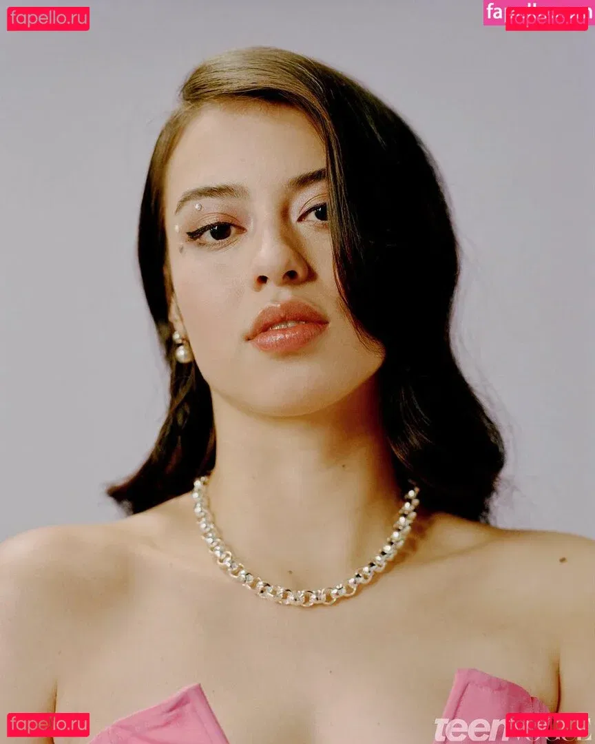 Amber Midthunder Onlyfans Photo Gallery 