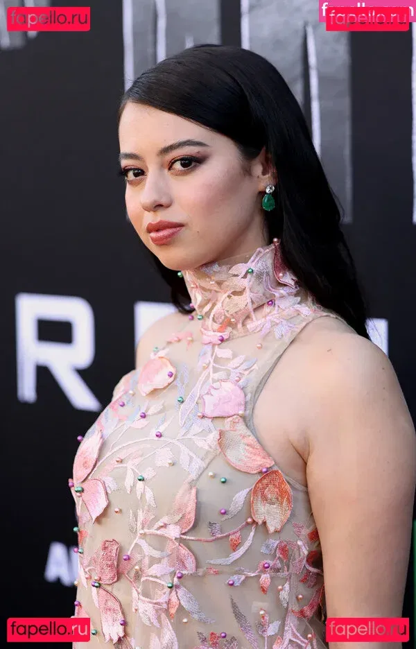 Amber Midthunder Onlyfans Photo Gallery 