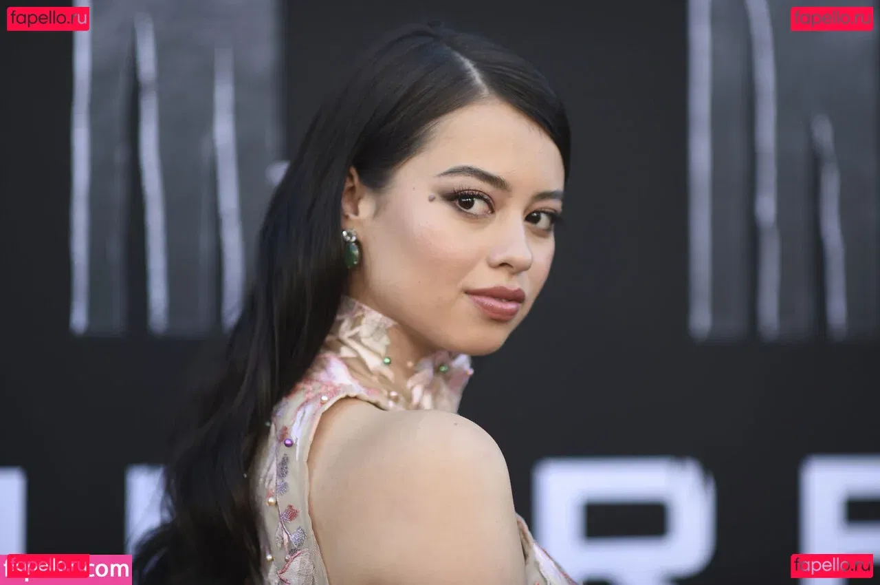 Amber Midthunder Onlyfans Photo Gallery 