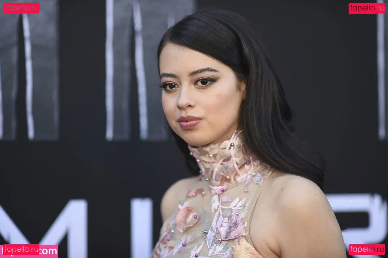 Amber Midthunder Onlyfans Photo Gallery 