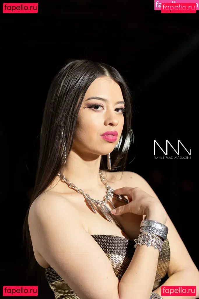 Amber Midthunder Onlyfans Photo Gallery 