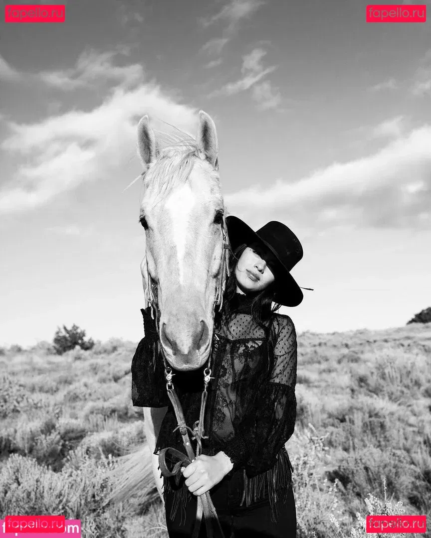 Amber Midthunder Onlyfans Photo Gallery 