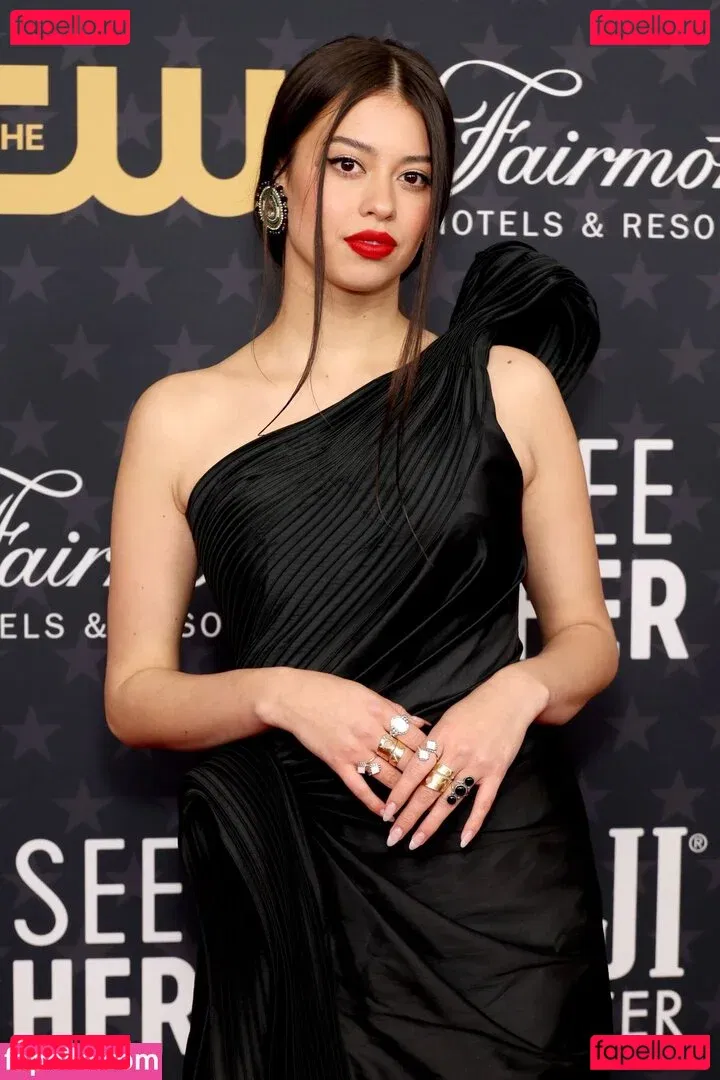 Amber Midthunder Onlyfans Photo Gallery 