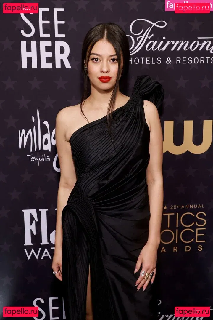 Amber Midthunder Onlyfans Photo Gallery 