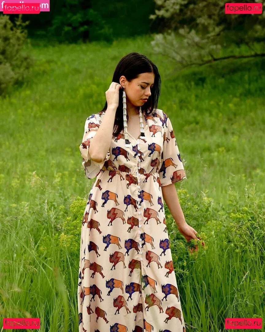 Amber Midthunder Onlyfans Photo Gallery 