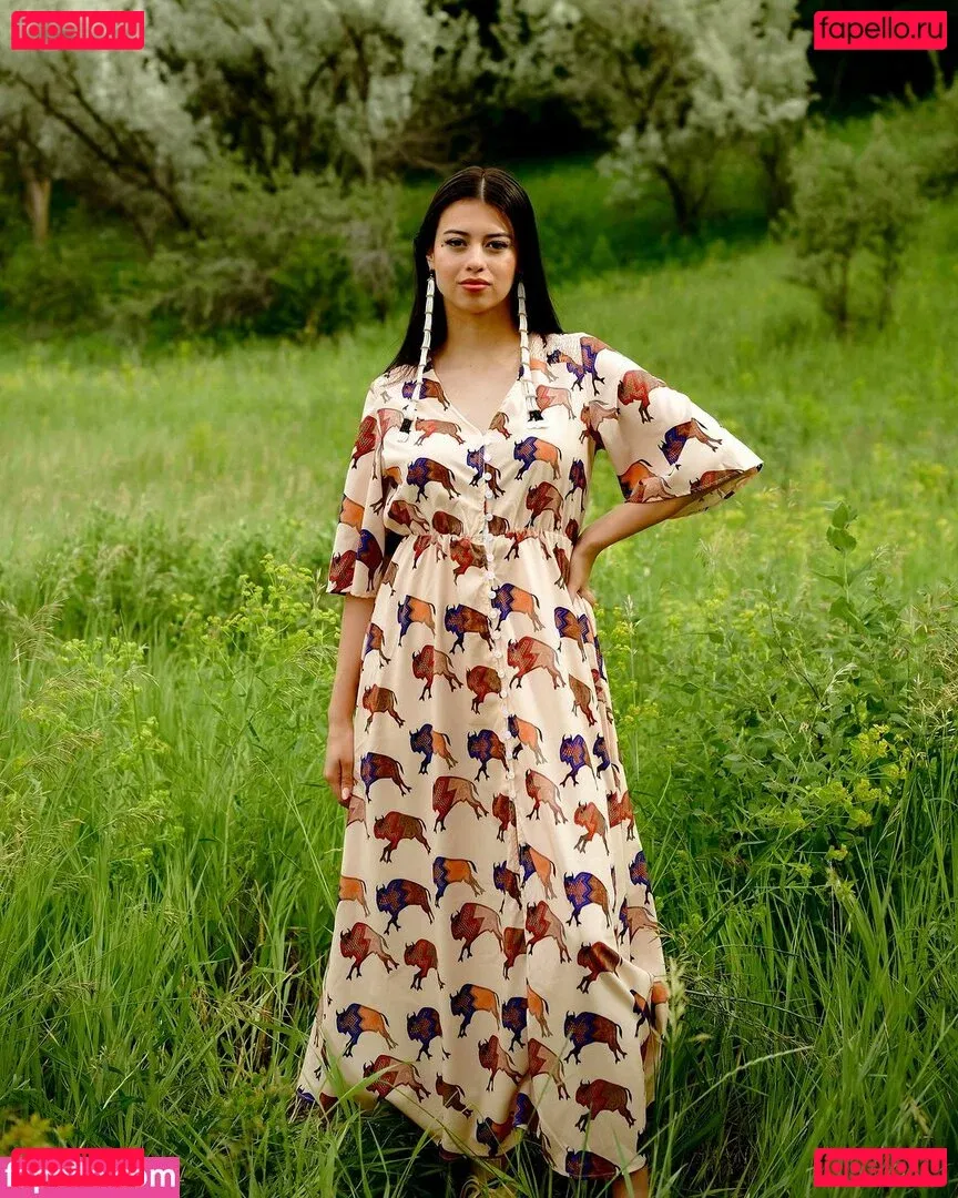 Amber Midthunder Onlyfans Photo Gallery 