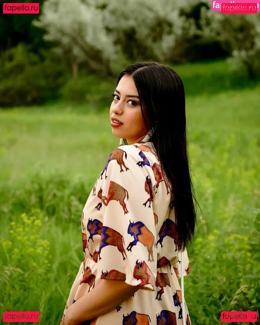 Amber Midthunder Onlyfans Photo Gallery 