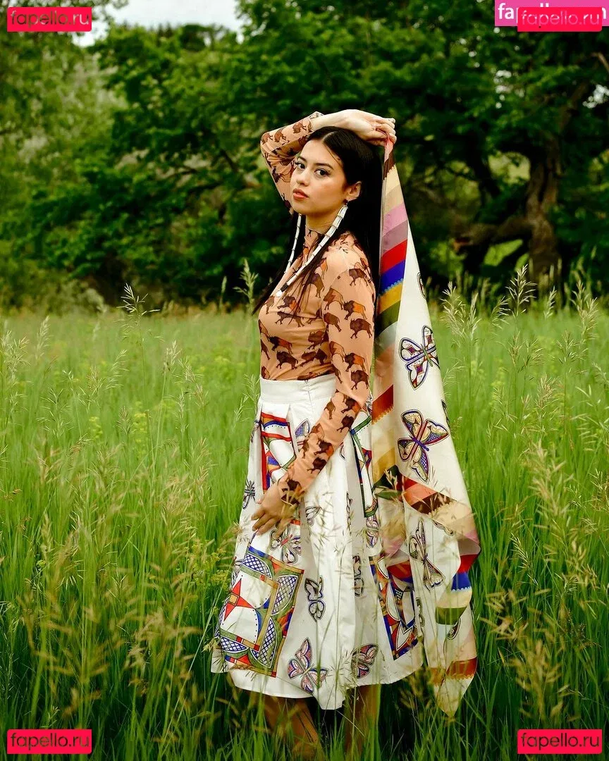 Amber Midthunder Onlyfans Photo Gallery 