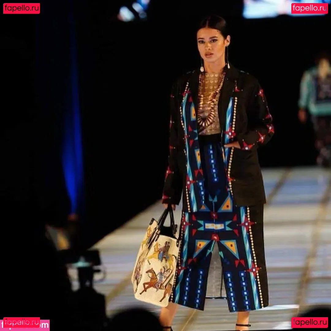 Amber Midthunder Onlyfans Photo Gallery 