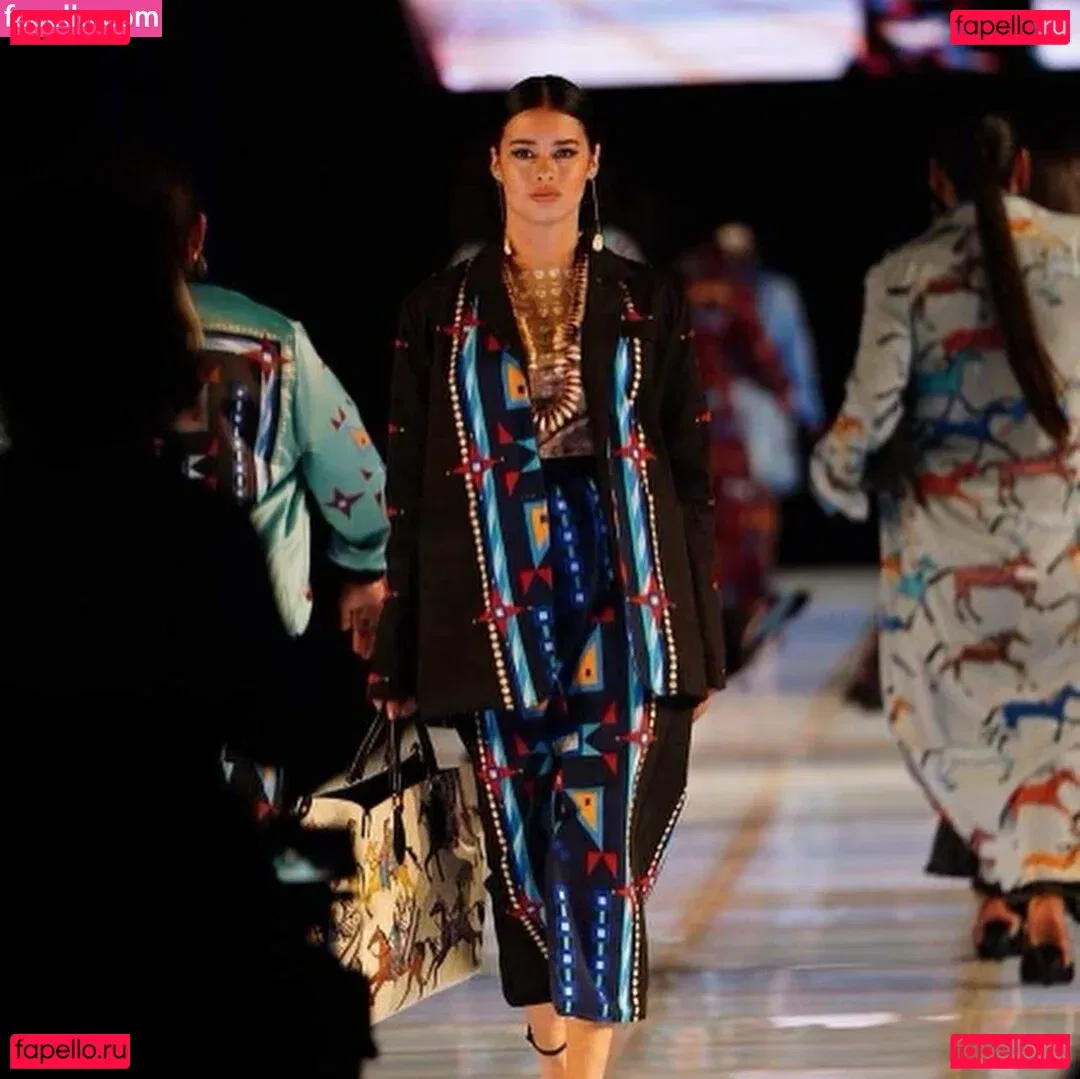 Amber Midthunder Onlyfans Photo Gallery 