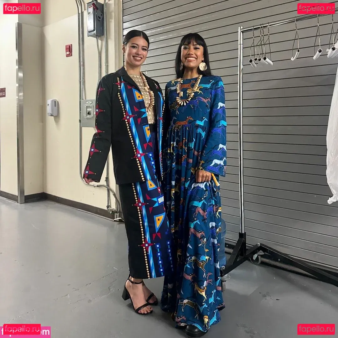 Amber Midthunder Onlyfans Photo Gallery 