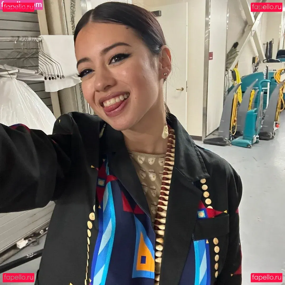 Amber Midthunder Onlyfans Photo Gallery 