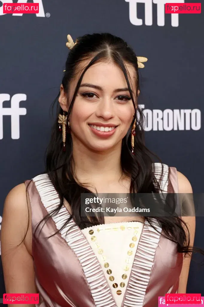 Amber Midthunder Onlyfans Photo Gallery 