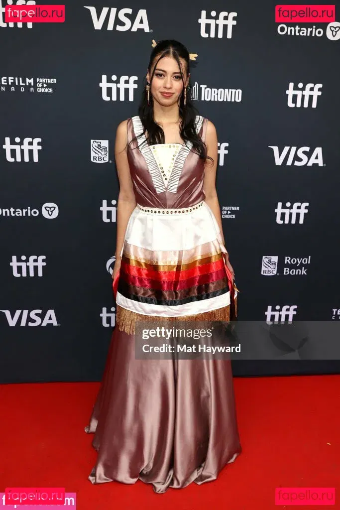 Amber Midthunder Onlyfans Photo Gallery 