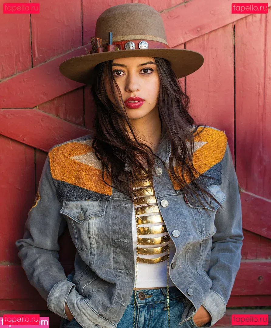 Amber Midthunder Onlyfans Photo Gallery 