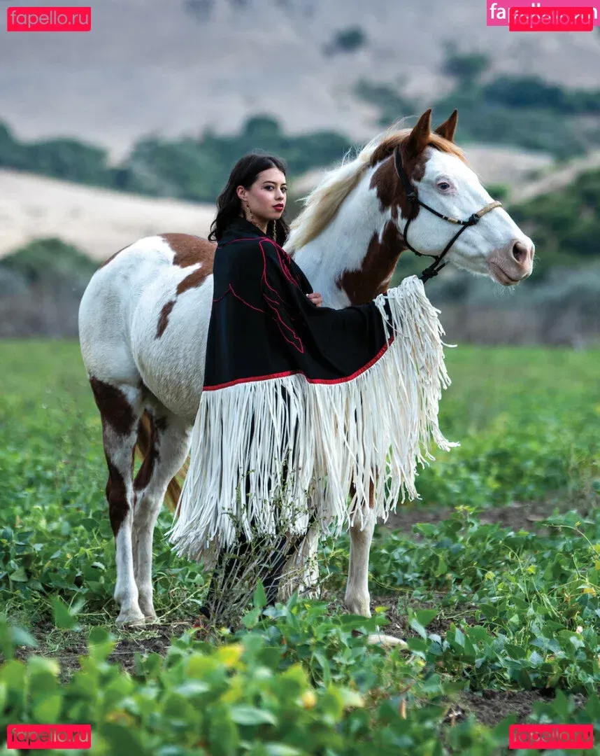 Amber Midthunder Onlyfans Photo Gallery 