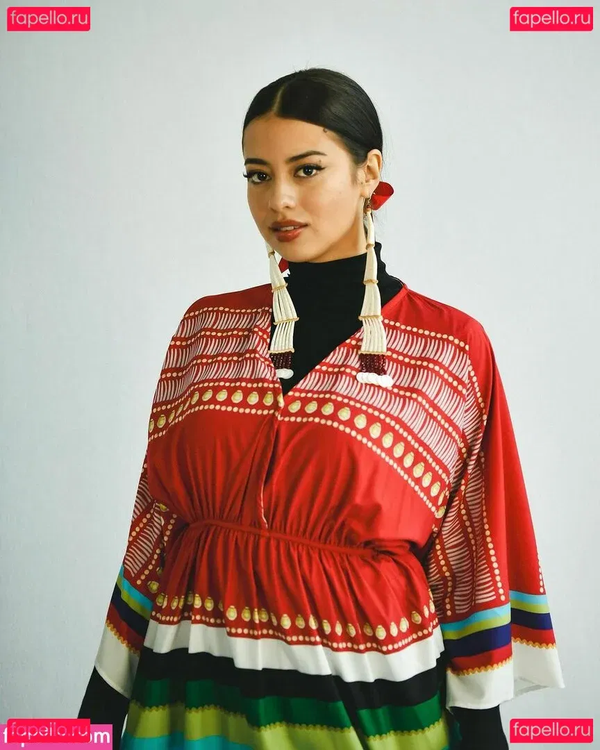 Amber Midthunder Onlyfans Photo Gallery 