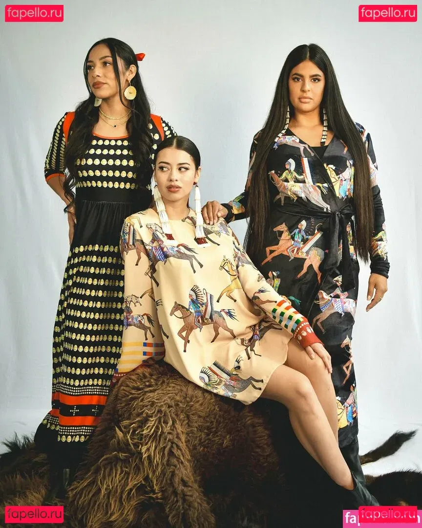 Amber Midthunder Onlyfans Photo Gallery 