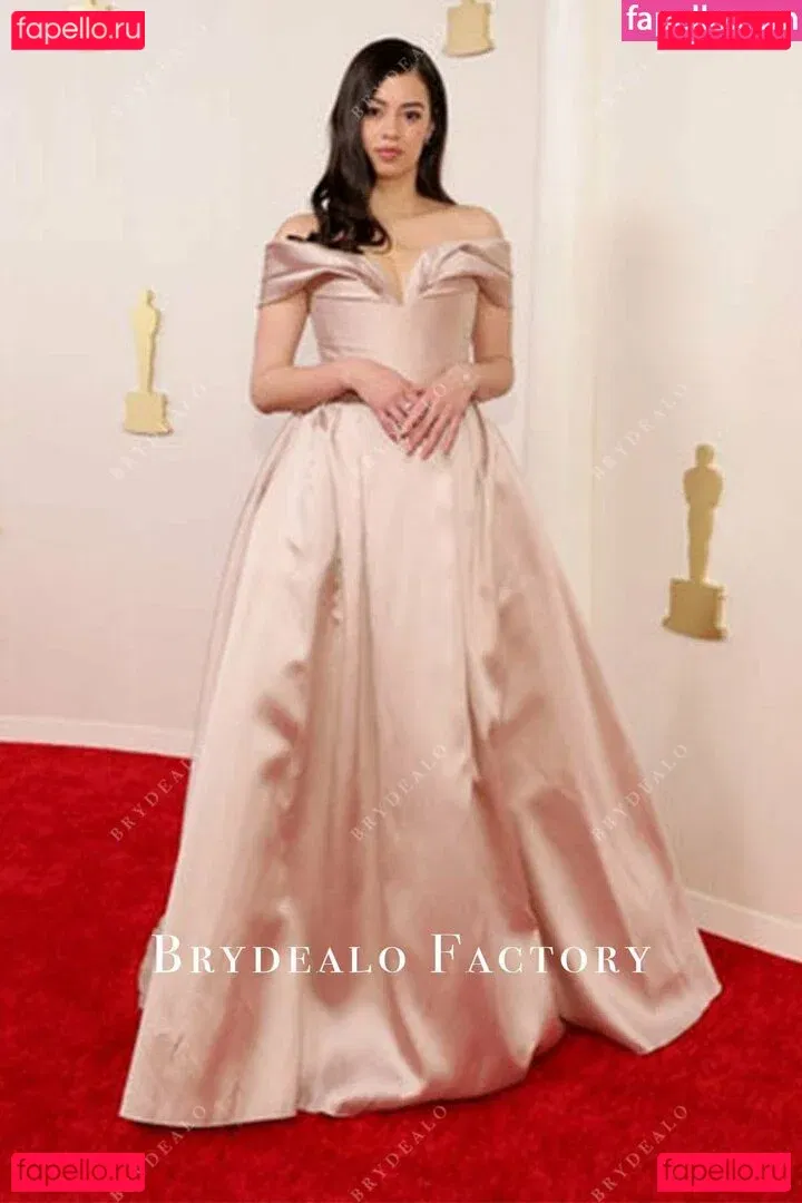 Amber Midthunder Onlyfans Photo Gallery 