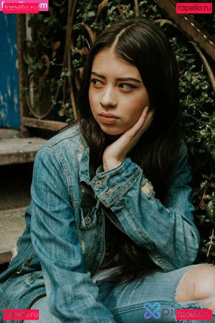 Amber Midthunder Onlyfans Photo Gallery 