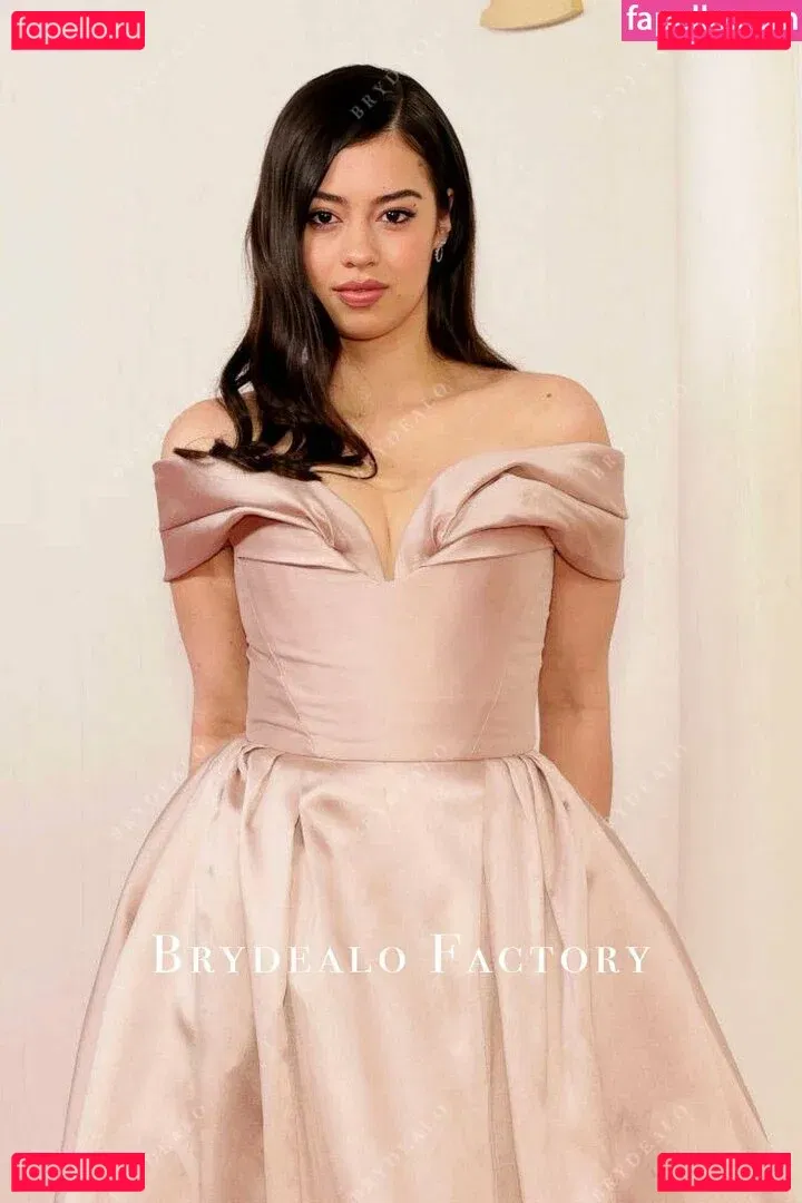 Amber Midthunder Onlyfans Photo Gallery 