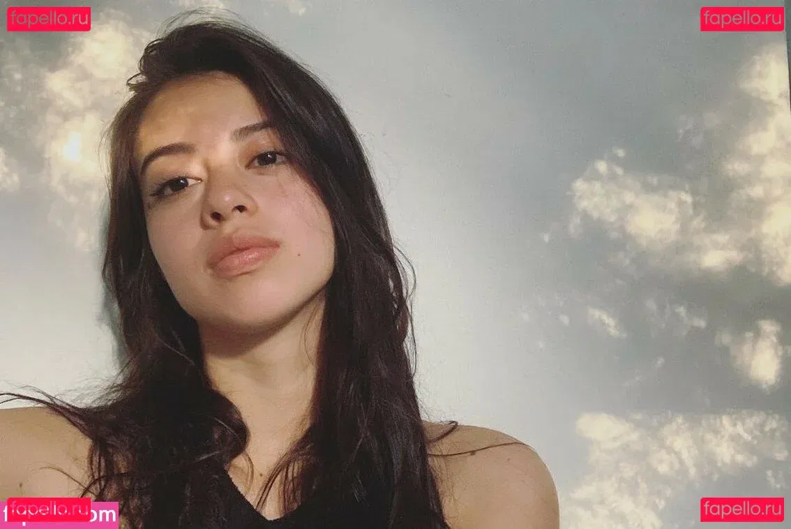 Amber Midthunder Onlyfans Photo Gallery 