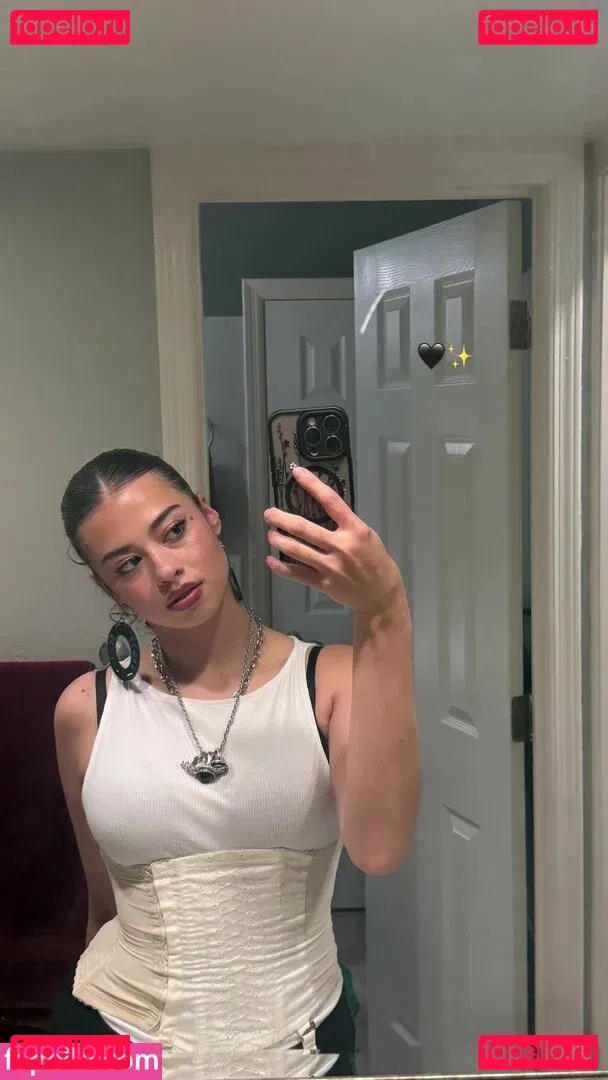 Amber Midthunder Onlyfans Photo Gallery 