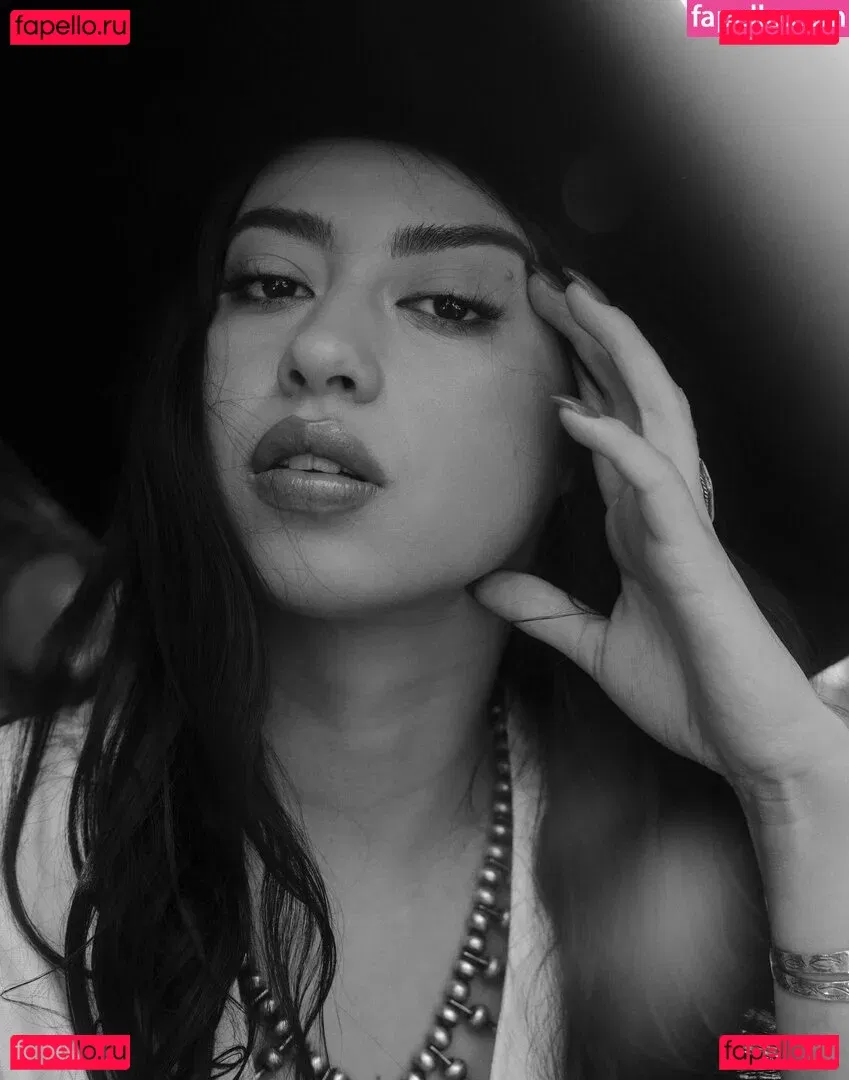 Amber Midthunder Onlyfans Photo Gallery 