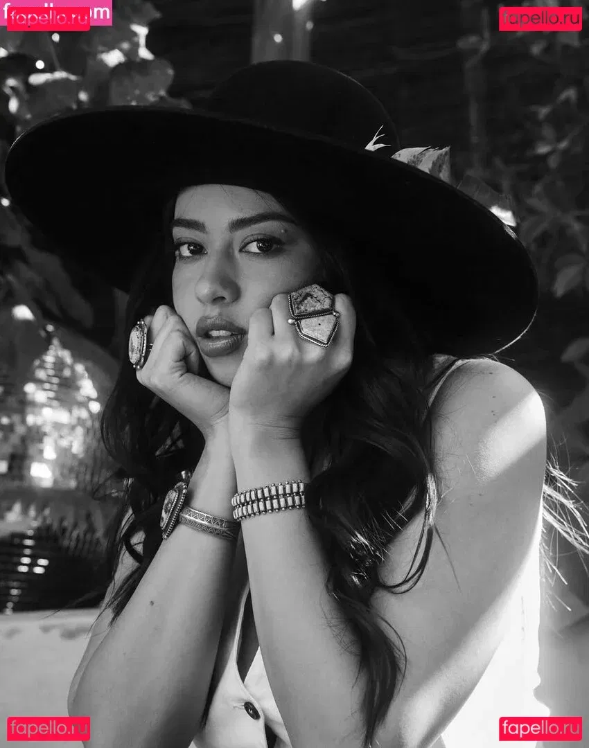 Amber Midthunder Onlyfans Photo Gallery 